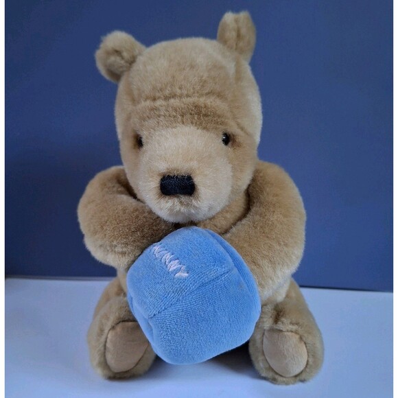 9" Winnie The Pooh Gund Classic Musical Stuffed Bear 1995  Disney EUC Clean! - Picture 1 of 7
